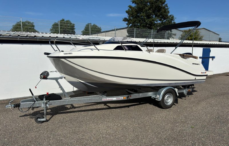 Quicksilver Activ 555 Cabin Modelljahr 2023